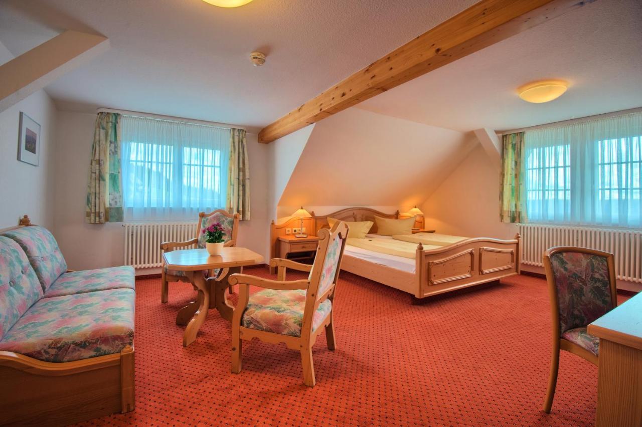 JUFA Hotel Schwarzwald Lenzkirch Exterior foto
